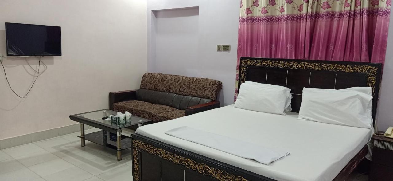 Hotel Royal Luxury Multan Eksteriør bilde